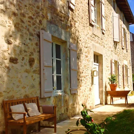 Domaine Charente - Holiday With Own Garden Hébergement de vacances