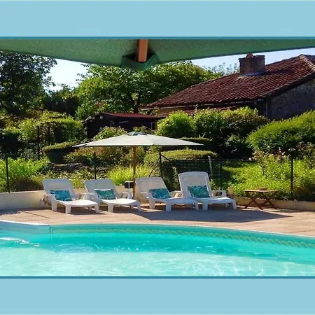 Domaine Charente - Holiday With Own Garden Hébergement de vacances
